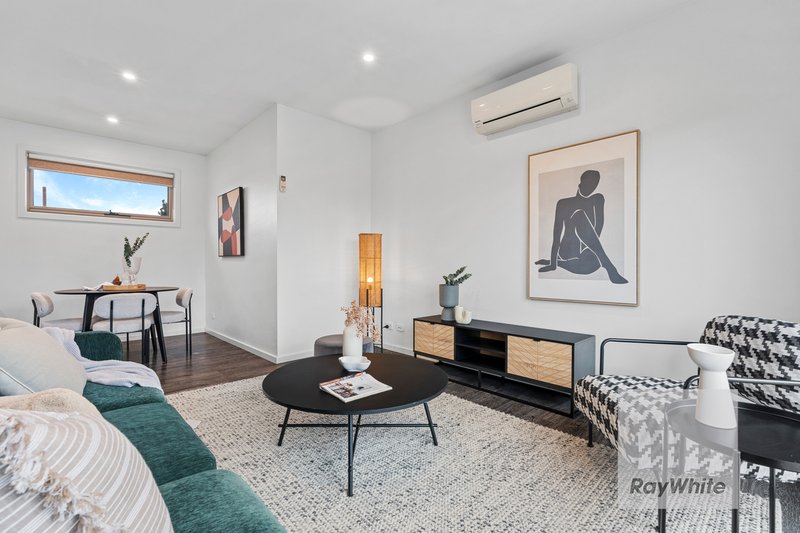 Photo - 23 Emu Parade, Jacana VIC 3047 - Image 6