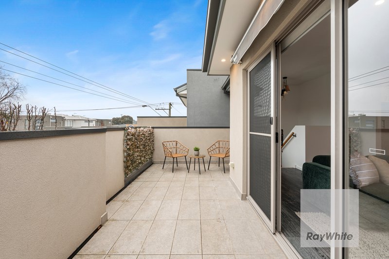 Photo - 23 Emu Parade, Jacana VIC 3047 - Image 10