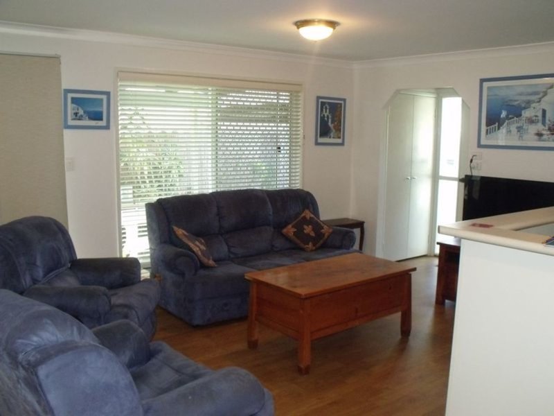 Photo - 2/3 Emu Walk, Bongaree QLD 4507 - Image 5