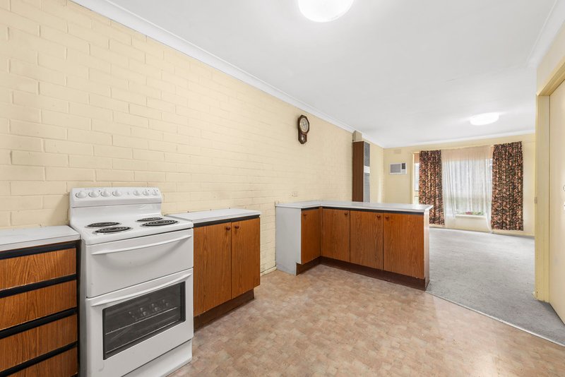 Photo - 2/3 Ervin Road, Kilsyth VIC 3137 - Image 2