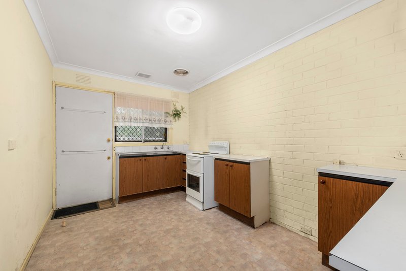 Photo - 2/3 Ervin Road, Kilsyth VIC 3137 - Image 3