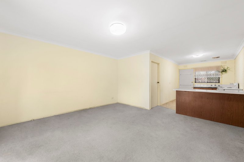 Photo - 2/3 Ervin Road, Kilsyth VIC 3137 - Image 4