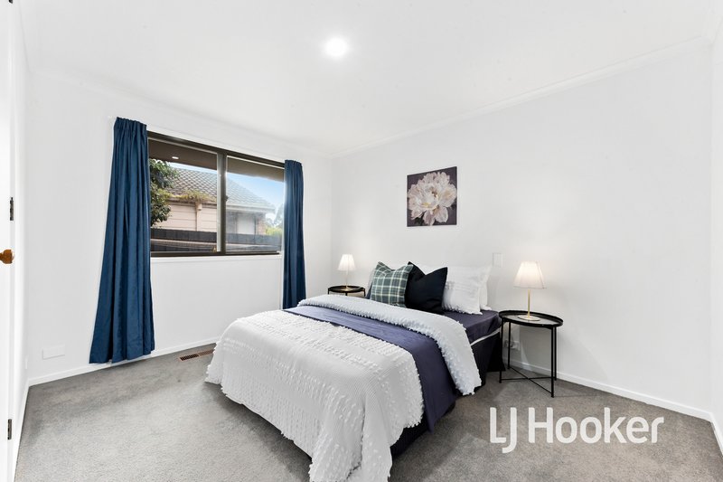 Photo - 23 Escott Grove, Berwick VIC 3806 - Image 12