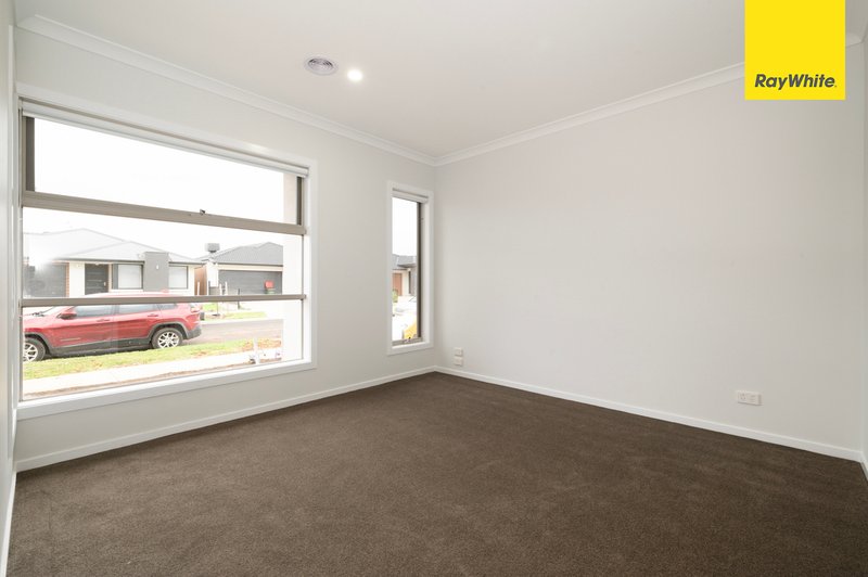 Photo - 23 Eshal Crescent, Wyndham Vale VIC 3024 - Image 3