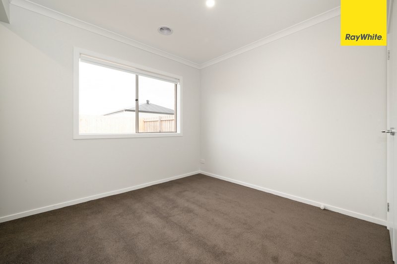 Photo - 23 Eshal Crescent, Wyndham Vale VIC 3024 - Image 7