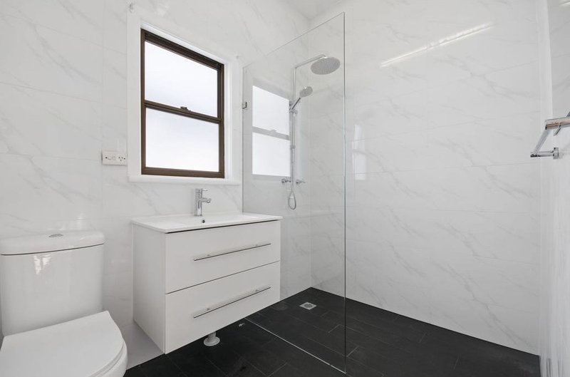 Photo - 23 Fairport Street, North Curl Curl NSW 2099 - Image 5