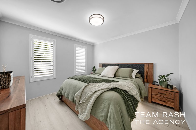 Photo - 23 Featherleaf Elbow , Banksia Grove WA 6031 - Image 3