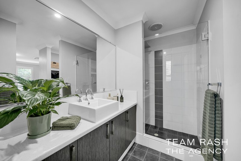 Photo - 23 Featherleaf Elbow , Banksia Grove WA 6031 - Image 5