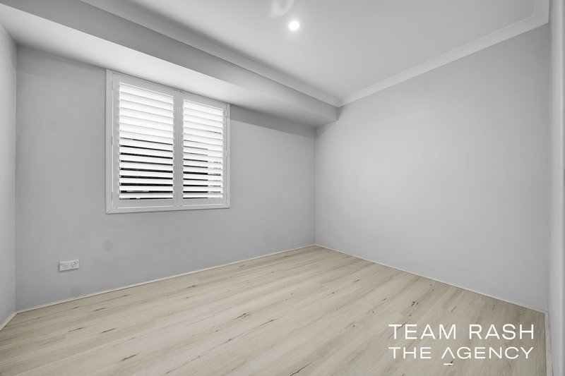 Photo - 23 Featherleaf Elbow , Banksia Grove WA 6031 - Image 6
