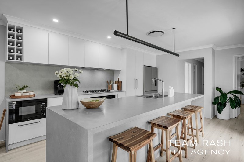 Photo - 23 Featherleaf Elbow , Banksia Grove WA 6031 - Image 8