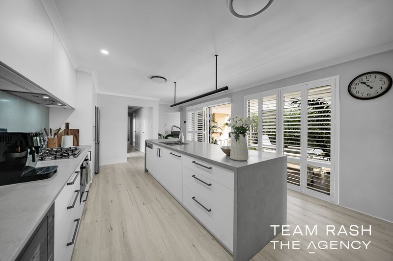 Photo - 23 Featherleaf Elbow , Banksia Grove WA 6031 - Image 10