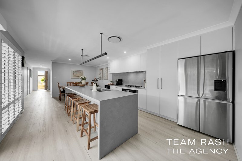 Photo - 23 Featherleaf Elbow , Banksia Grove WA 6031 - Image 11