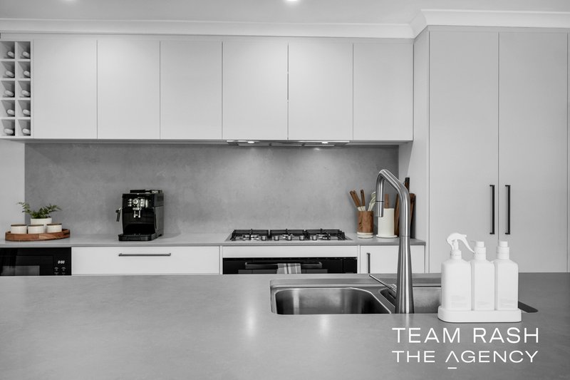 Photo - 23 Featherleaf Elbow , Banksia Grove WA 6031 - Image 12