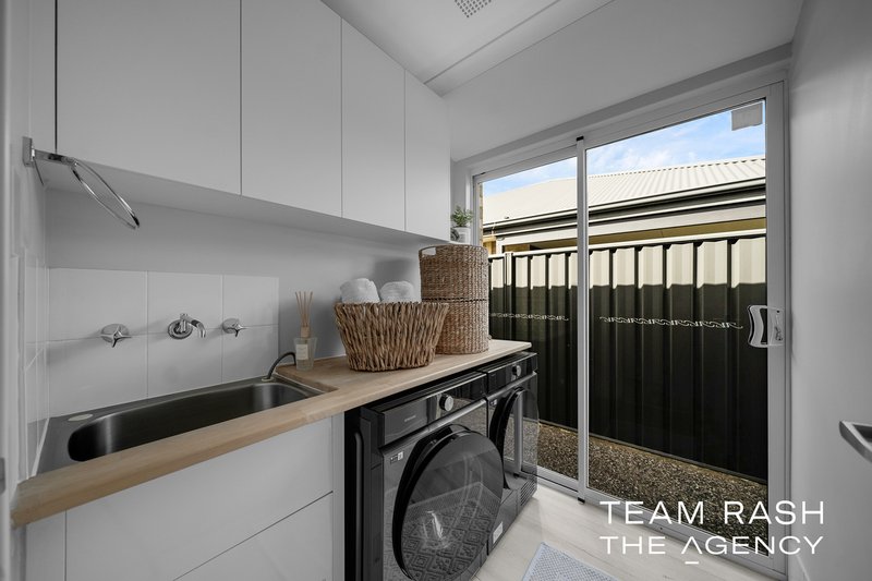Photo - 23 Featherleaf Elbow , Banksia Grove WA 6031 - Image 15