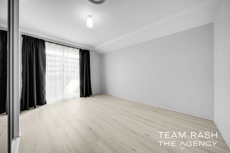 Photo - 23 Featherleaf Elbow , Banksia Grove WA 6031 - Image 19