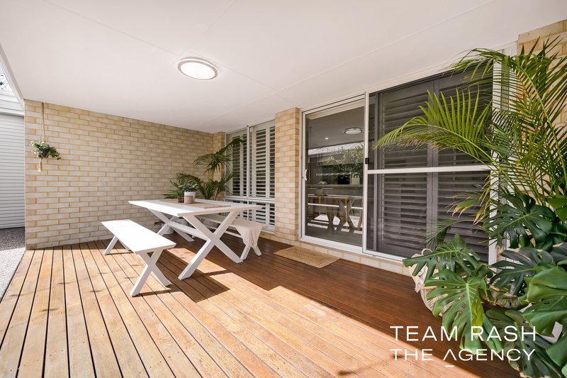 Photo - 23 Featherleaf Elbow , Banksia Grove WA 6031 - Image 23