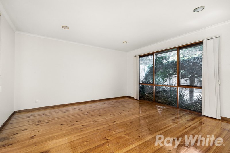 Photo - 2/3 Fernhill Street, Glen Waverley VIC 3150 - Image 4