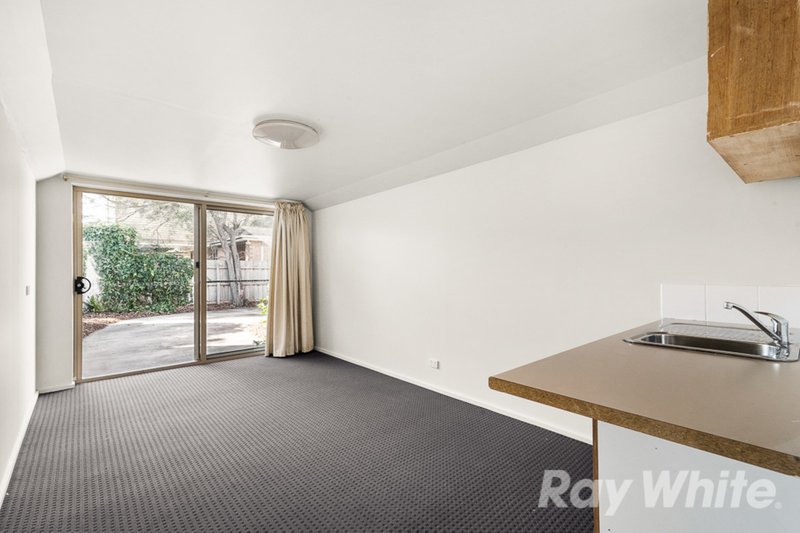 Photo - 2/3 Fernhill Street, Glen Waverley VIC 3150 - Image 6