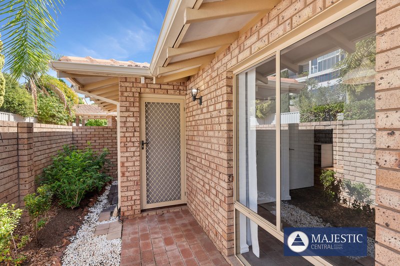 Photo - 2/3 First Avenue, Applecross WA 6153 - Image 4