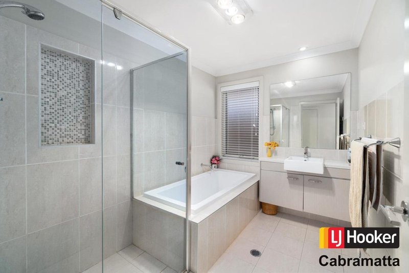 Photo - 23 Flame Tree Street, Casula NSW 2170 - Image 5