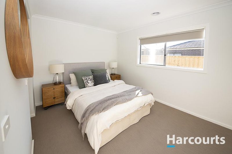 Photo - 23 Flanker Way, Clyde VIC 3978 - Image 9
