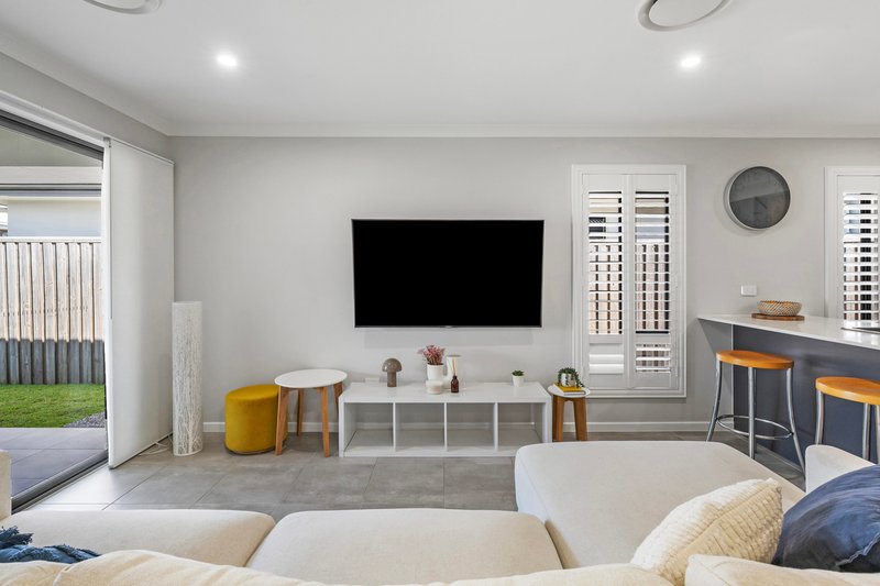 Photo - 23 Flint Street, Bray Park QLD 4500 - Image 3