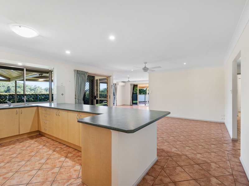 Photo - 23 Forest Drive, Elanora QLD 4221 - Image 3