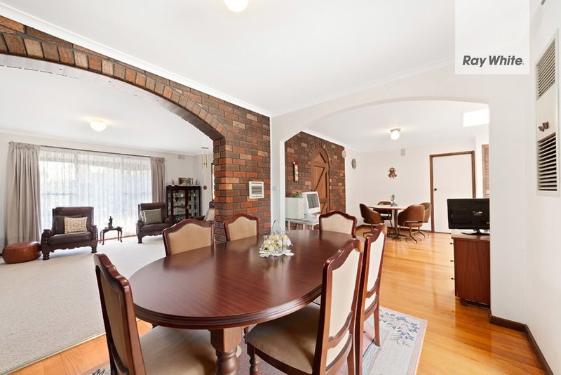 Photo - 23 Galilee Crescent, Mill Park VIC 3082 - Image 3