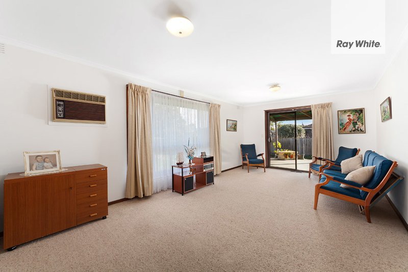 Photo - 23 Galilee Crescent, Mill Park VIC 3082 - Image 4