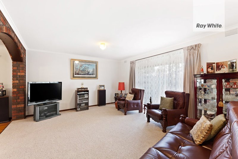 Photo - 23 Galilee Crescent, Mill Park VIC 3082 - Image 5