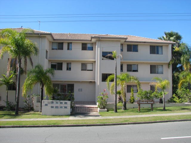 Photo - 2/3 Garden Street, Southport QLD 4215 - Image 5