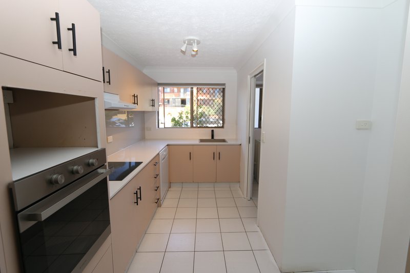 Photo - 2/3 Garden Street, Southport QLD 4215 - Image 6