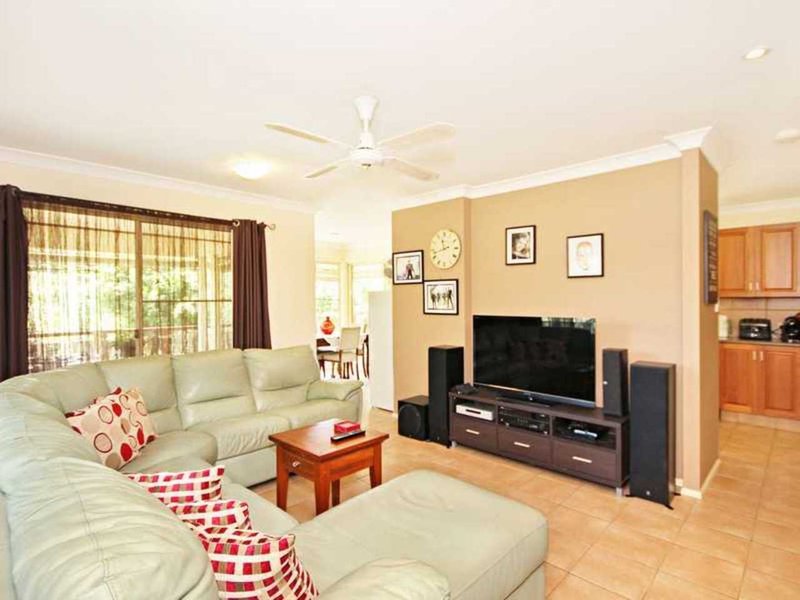 Photo - 23 Gardenia Drive, Bonogin QLD 4213 - Image 5