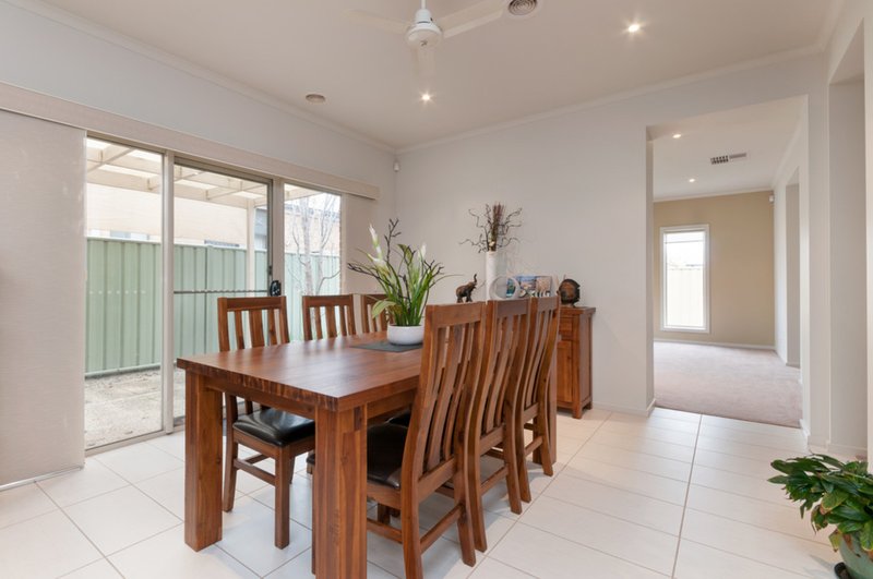 Photo - 23 Gardenia Way, Caroline Springs VIC 3023 - Image 6