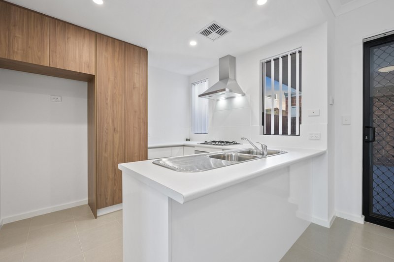 Photo - 2/3 Garston Way, North Coogee WA 6163 - Image 7