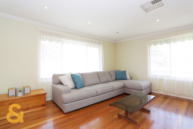 Photo - 23 Gaynor Crescent, Gladstone Park VIC 3043 - Image 2