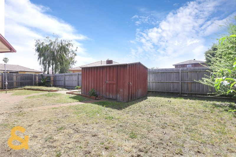 Photo - 23 Gaynor Crescent, Gladstone Park VIC 3043 - Image 9