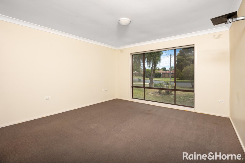 Photo - 23 Geneva Crescent, Lake Albert NSW 2650 - Image 4