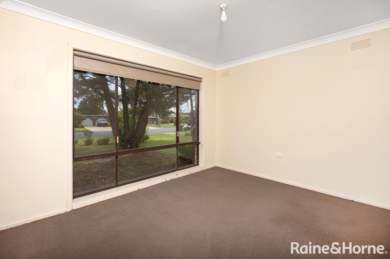 Photo - 23 Geneva Crescent, Lake Albert NSW 2650 - Image 5