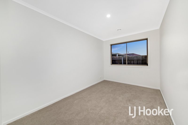 Photo - 23 Genoa Way, Cranbourne West VIC 3977 - Image 8