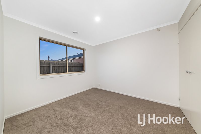 Photo - 23 Genoa Way, Cranbourne West VIC 3977 - Image 10