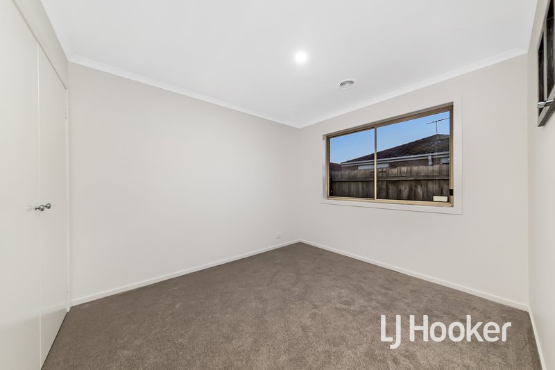 Photo - 23 Genoa Way, Cranbourne West VIC 3977 - Image 12