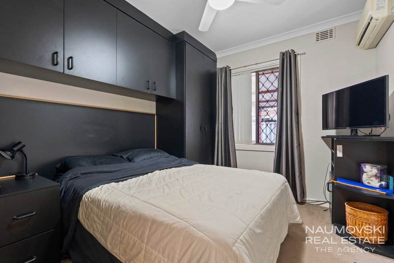 Photo - 23 Golders Way, Girrawheen WA 6064 - Image 7