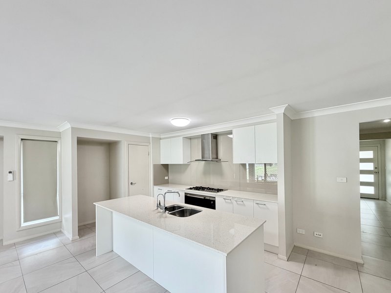 Photo - 23 Grasshawk Drive, Chisholm NSW 2322 - Image 4