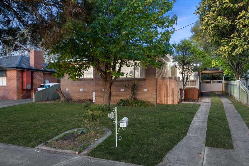 Photo - 23 Greenglade Court, Blackburn North VIC 3130 - Image 2