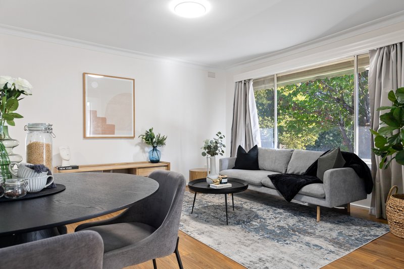 Photo - 23 Greenglade Court, Blackburn North VIC 3130 - Image 4