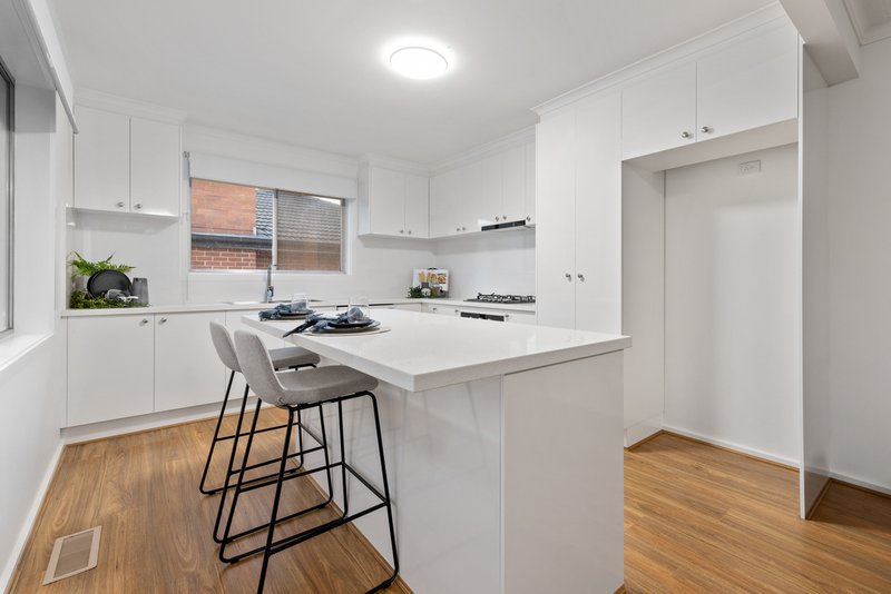 Photo - 23 Greenglade Court, Blackburn North VIC 3130 - Image 6