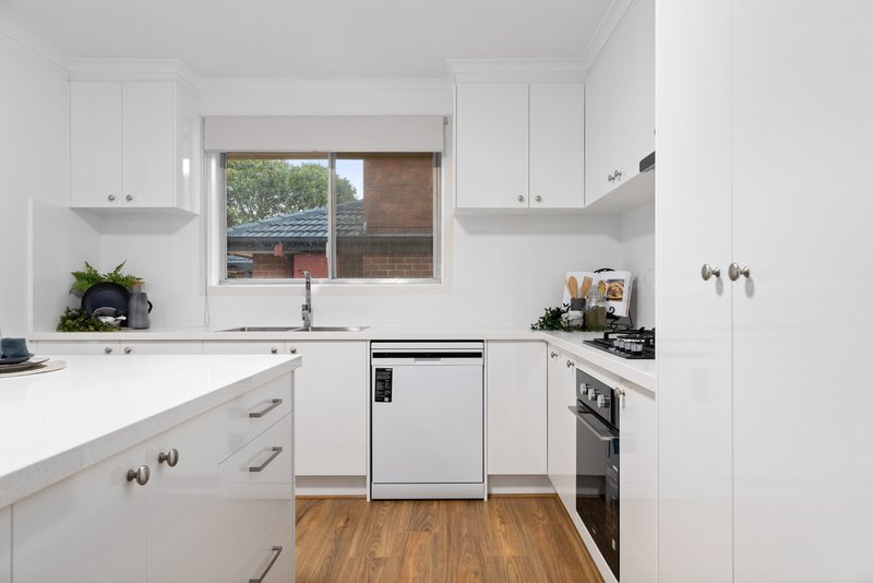 Photo - 23 Greenglade Court, Blackburn North VIC 3130 - Image 7