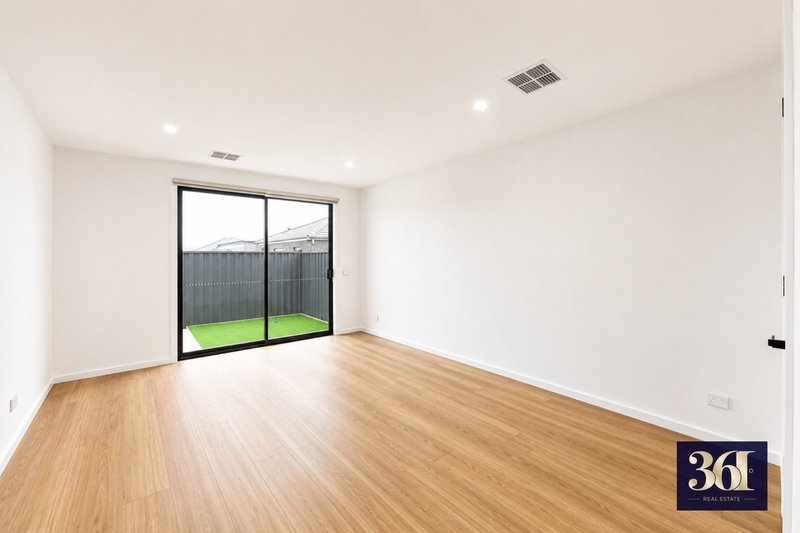 Photo - 23 Hairpin Drive, Tarneit VIC 3029 - Image 4