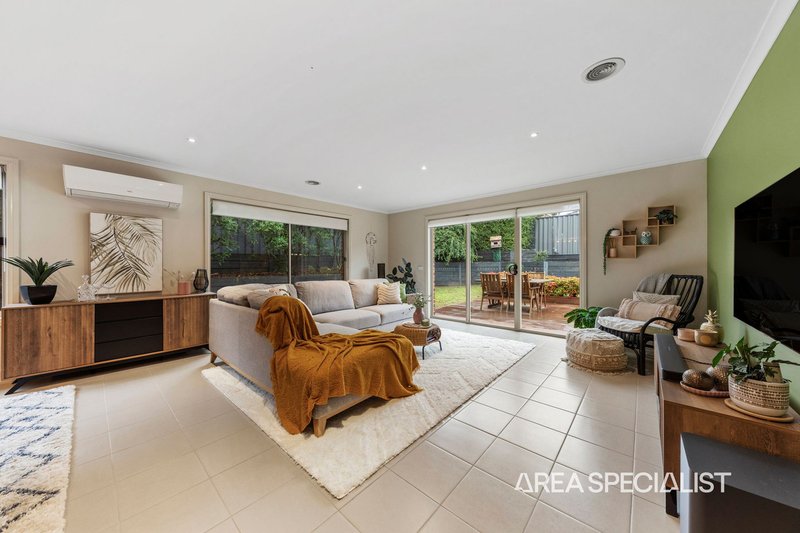 Photo - 23 Half Moon Crescent, Pakenham VIC 3810 - Image 3